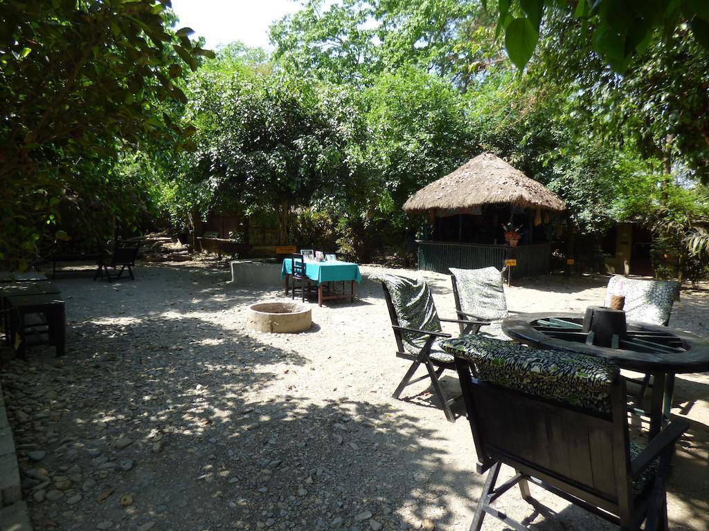 Chitwan Gaida Lodge Sauraha Kültér fotó