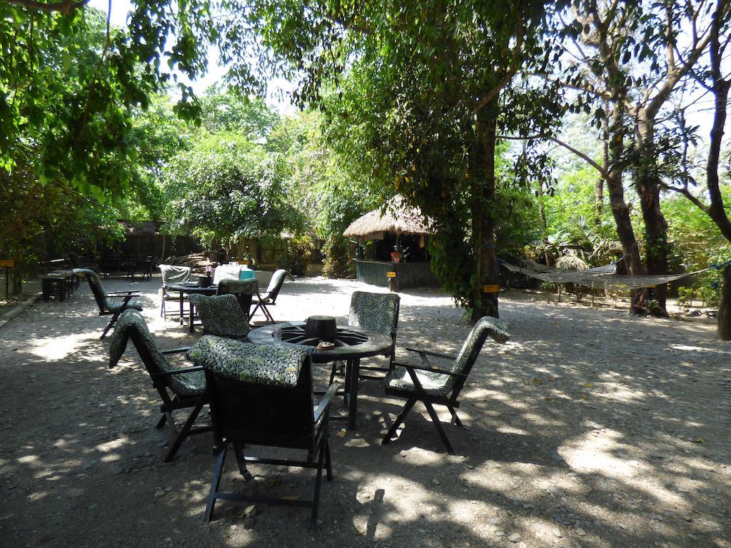 Chitwan Gaida Lodge Sauraha Kültér fotó