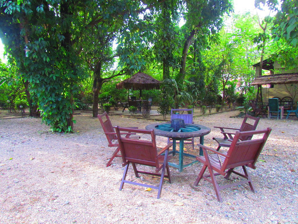 Chitwan Gaida Lodge Sauraha Kültér fotó